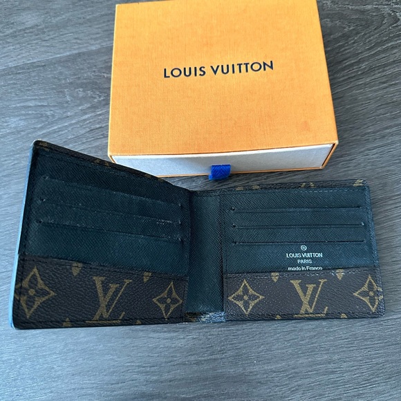 Louis Vuitton Gasper Wallet - Picture 2 of 2